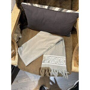 VICTORIA'S SECRET scarf Gray White Knit‎ Scarf